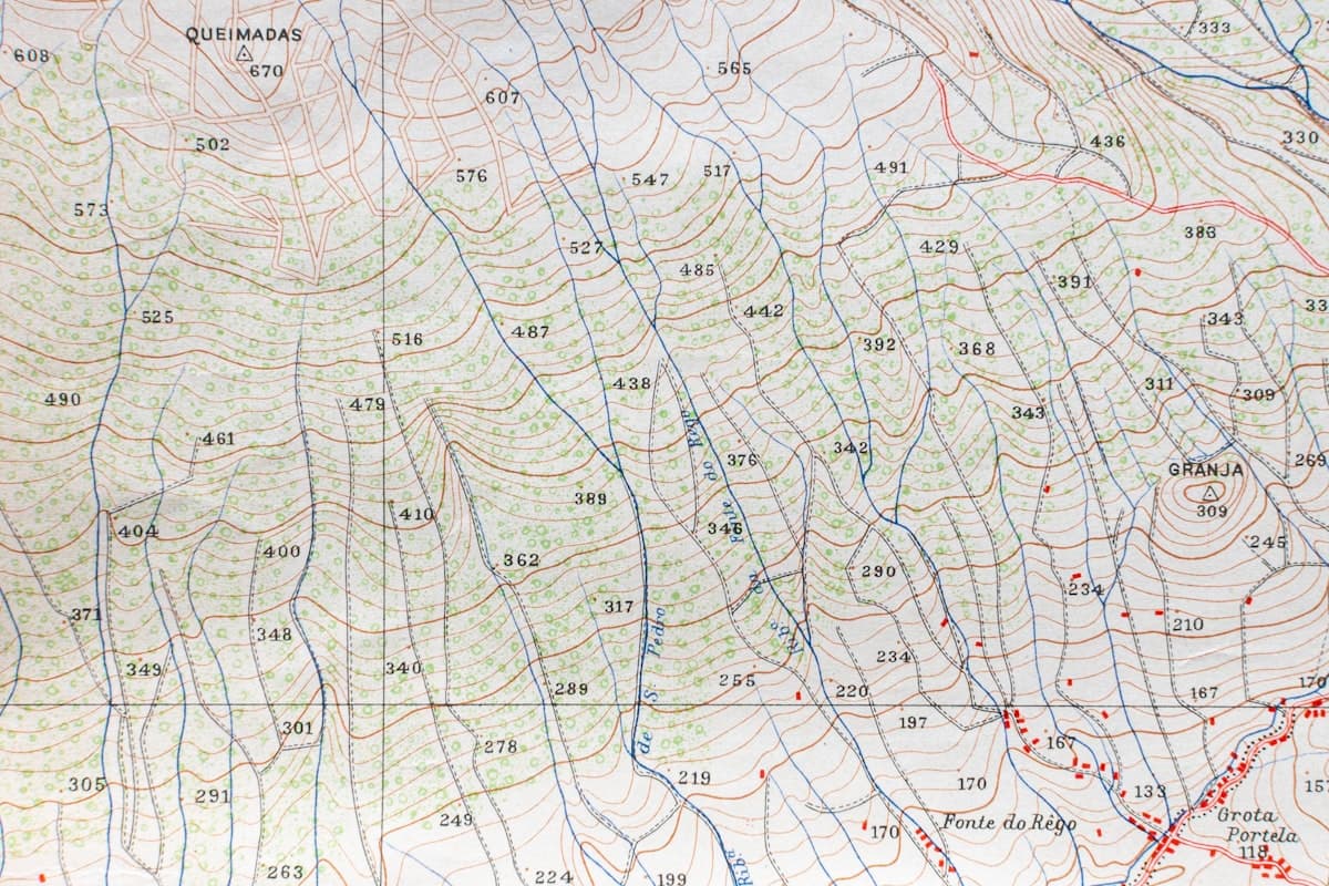 Topographic map contour lines